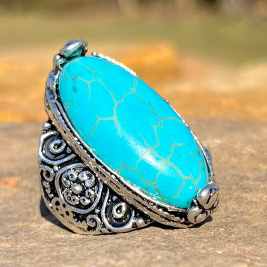 Turquoise Ring with Detailed Band